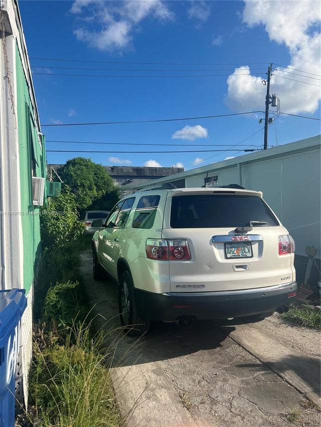 5 of 6 - 3520 Nw 79th St, Miami, FL