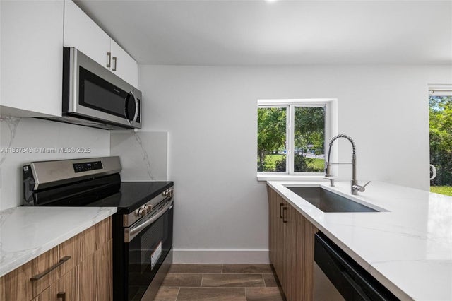 4 of 35 - 5900 Nw 5th Ct, Miami, FL