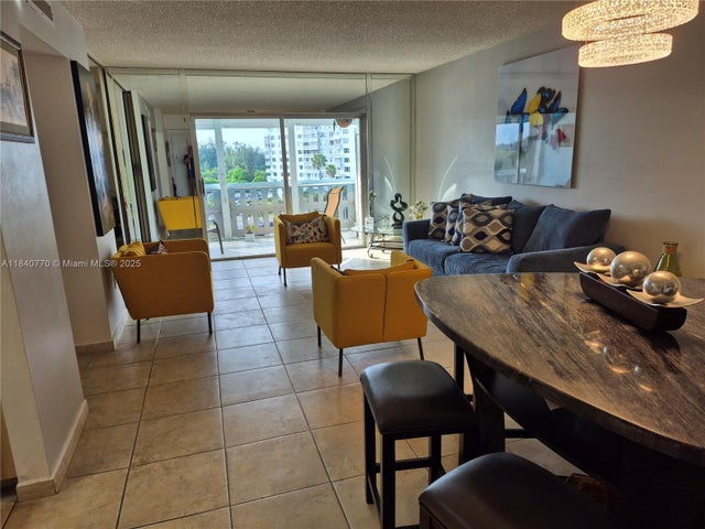 2 of 23 - 4001 Hillcrest Dr 705, Hollywood, FL
