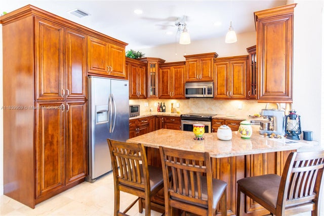 3 of 69 - 10564 Nw 57th St, Doral, FL