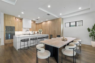 Photo of Listing #A11836219