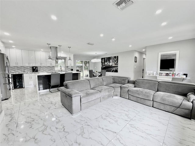 1 of 30 - 161 Nw 46th Ter, Plantation, FL