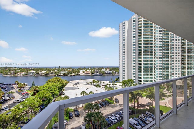 20281 E Country Club Dr 704, Aventura