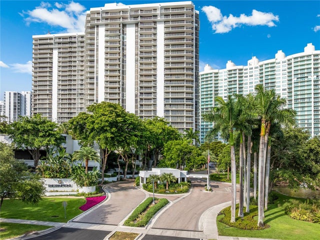 1 of 39 - 20281 E Country Club Dr 405, Aventura, FL