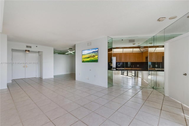 3 of 39 - 20281 E Country Club Dr 405, Aventura, FL