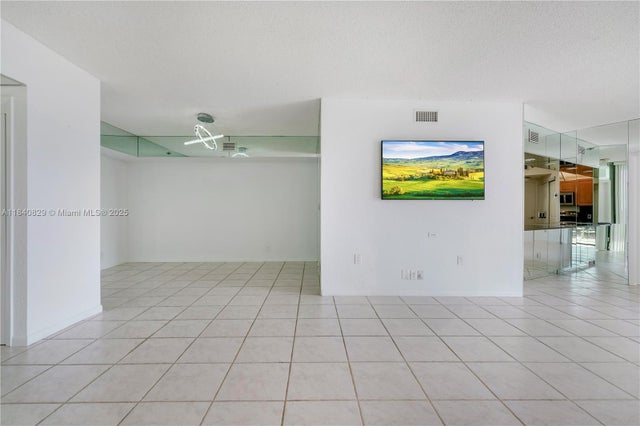 5 of 39 - 20281 E Country Club Dr 405, Aventura, FL