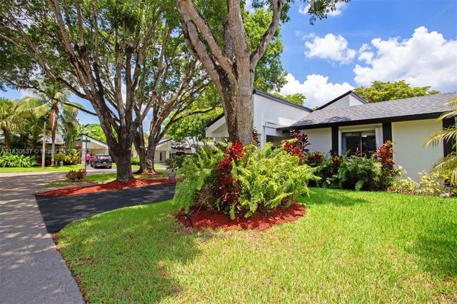 2 of 67 - 16041 Fairway Ter 121, Weston, FL