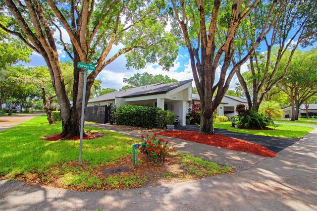 3 of 67 - 16041 Fairway Ter 121, Weston, FL
