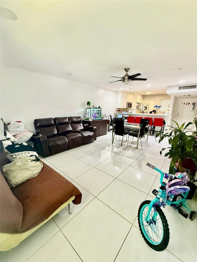 4 of 5 - 1400 Ne 191st St 323, Miami, FL
