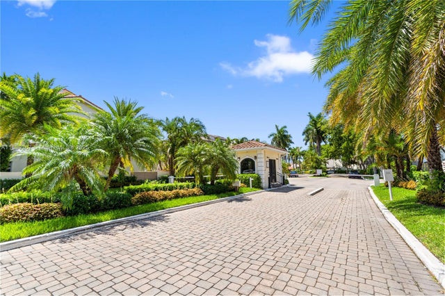 2 of 41 - 21200 Harbor Way 118-11, Aventura, FL