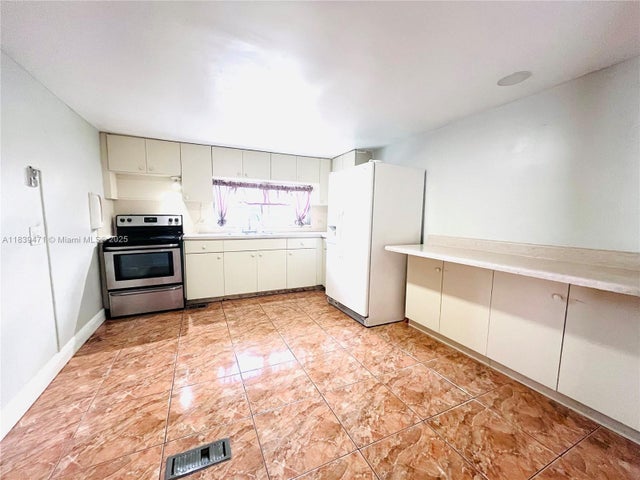 3 of 20 - 8181 Nw South River Dr, Medley, FL