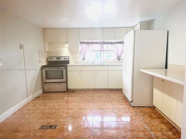 4 of 20 - 8181 Nw South River Dr, Medley, FL