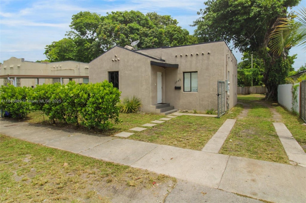 1745 Nw 49th St, Miami