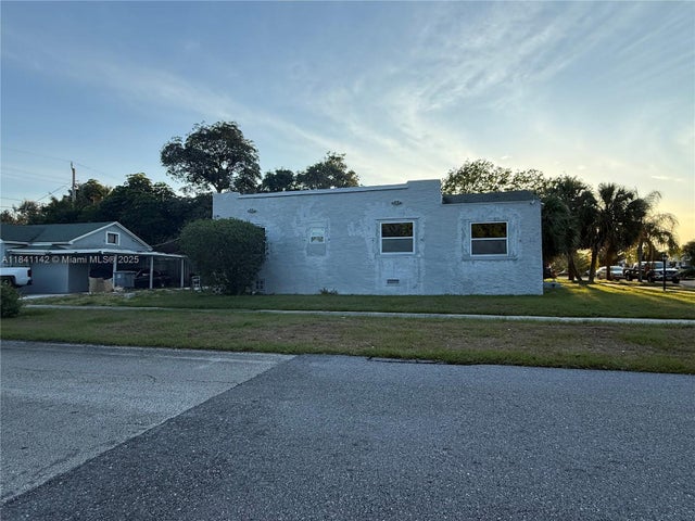 2 of 26 - 500 Evergreen Dr, Lake Park, FL