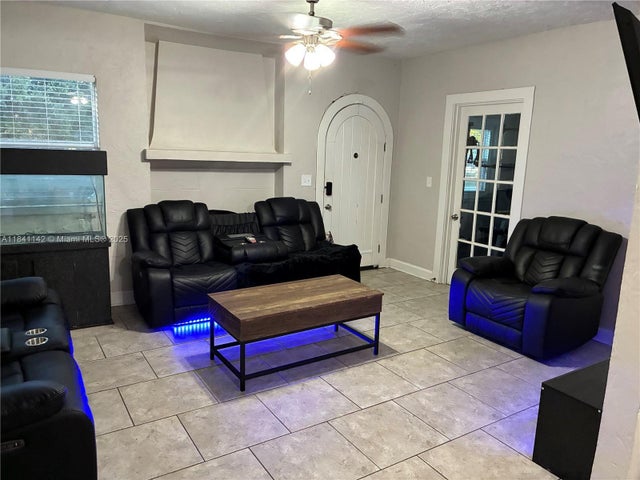 3 of 26 - 500 Evergreen Dr, Lake Park, FL