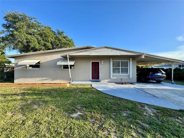 2 of 24 - 3800 Sw 31st Dr, West Park, FL