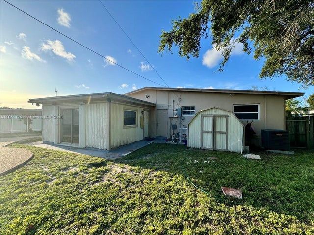 3 of 24 - 3800 Sw 31st Dr, West Park, FL