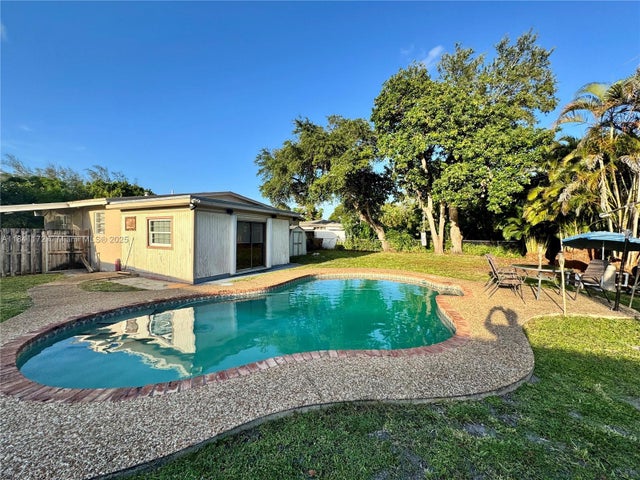 4 of 24 - 3800 Sw 31st Dr, West Park, FL