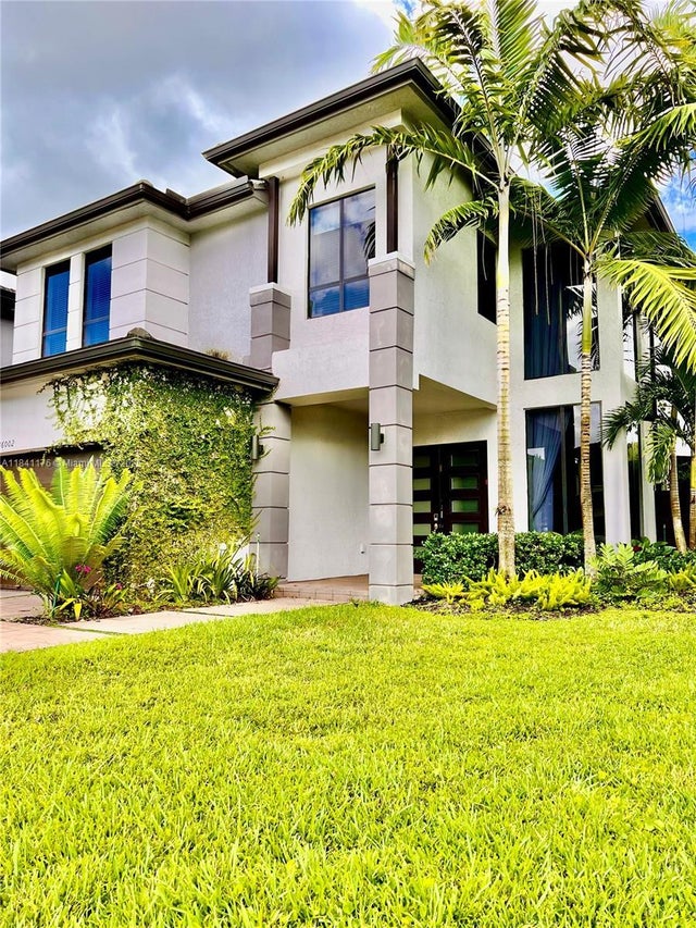 1 of 11 - 16002 Sw 136th Way, Miami, FL