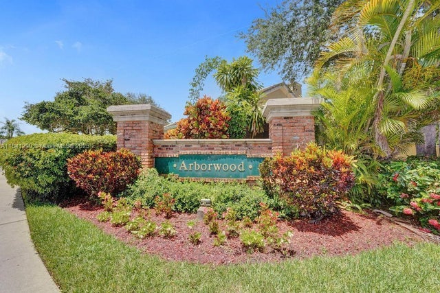 3 of 40 - 2702 Arborwood Rd, Davie, FL