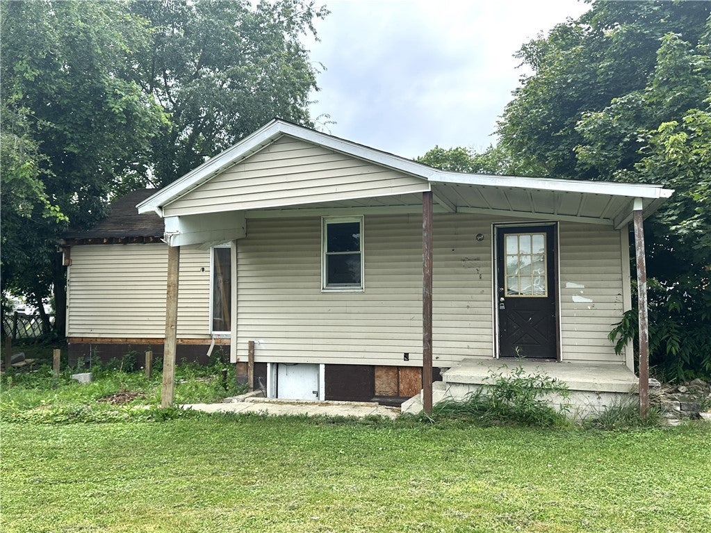 8 1/2 Apple Street, Uniontown