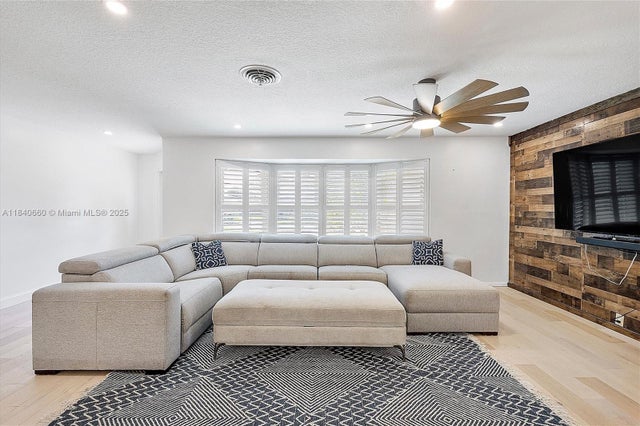 4 of 23 - 4980 Sw 8th Ct, Margate, FL