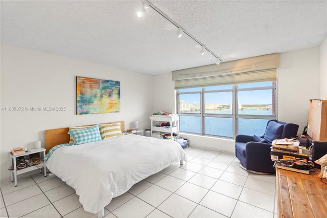 4 of 43 - 19101 Ne 36th Ct 2405, Aventura, FL