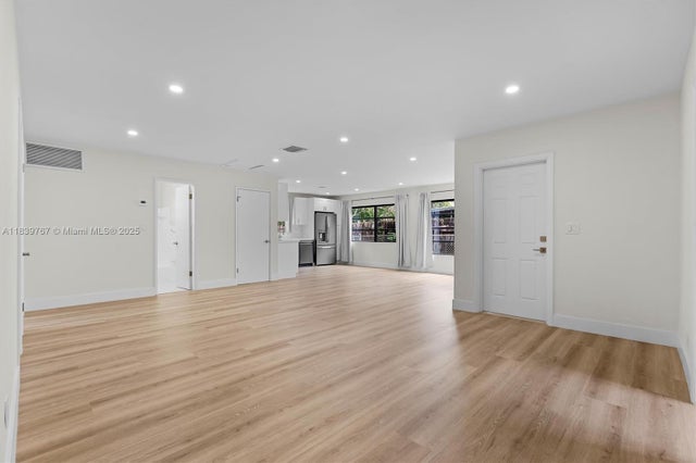 4 of 40 - 2609 Sw 13th Pl, Fort Lauderdale, FL