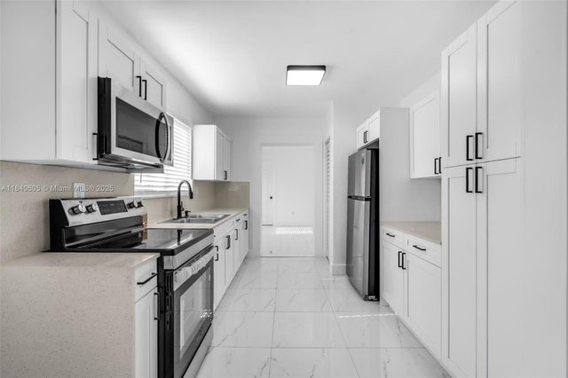 5 of 19 - 1050 Superior St, Opa Locka, FL