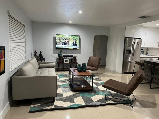 3 of 10 - 80 Carlisle Dr, Miami Springs, FL