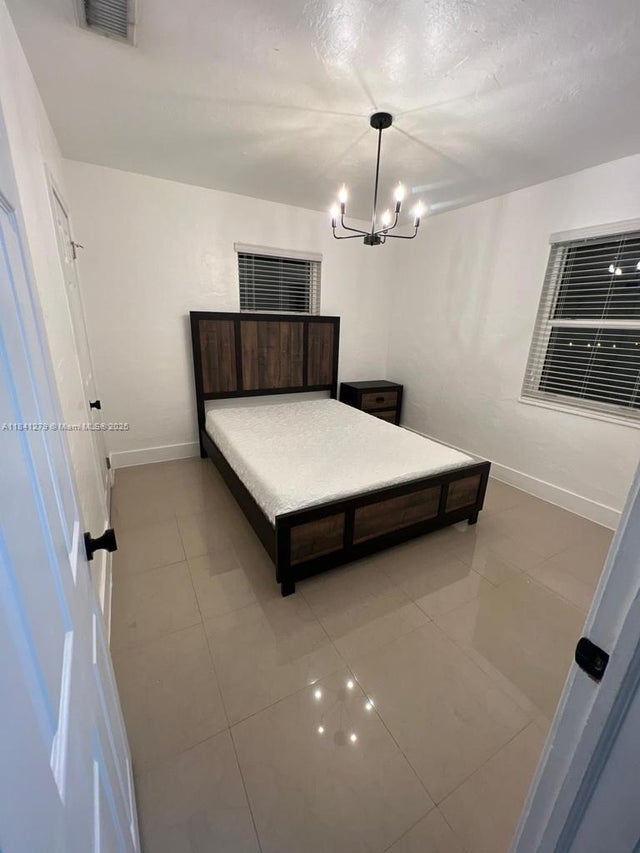 5 of 10 - 80 Carlisle Dr, Miami Springs, FL