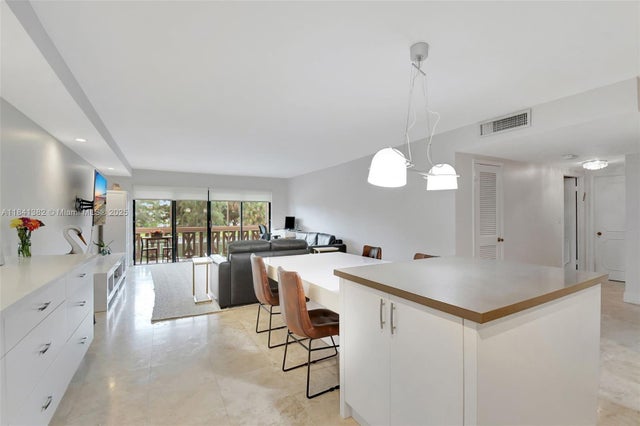 3 of 24 - 800 Ne 195th St 212, Miami, FL