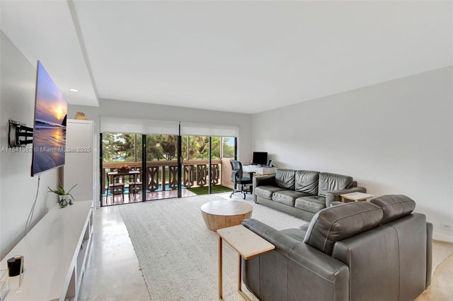 5 of 24 - 800 Ne 195th St 212, Miami, FL