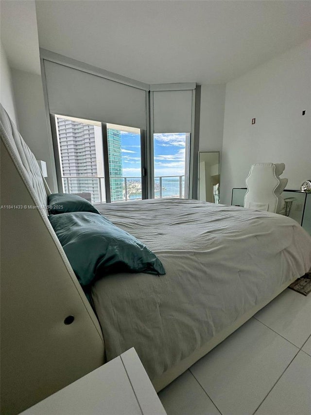 2 of 31 - 851 Ne 1st Ave 3005, Miami, FL