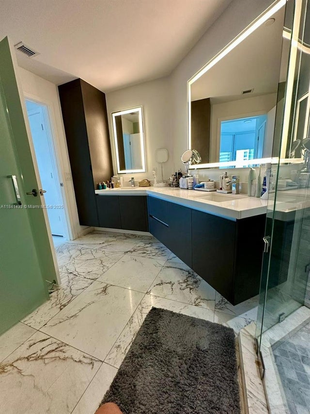 4 of 31 - 851 Ne 1st Ave 3005, Miami, FL