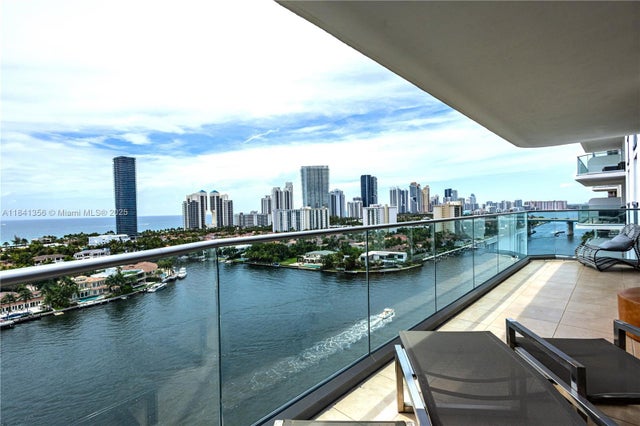 2 of 44 - 19707 Turnberry Way 18j, Aventura, FL
