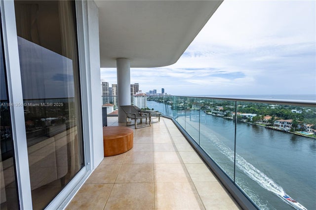 3 of 44 - 19707 Turnberry Way 18j, Aventura, FL