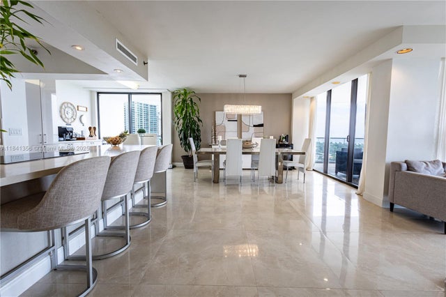 4 of 44 - 19707 Turnberry Way 18j, Aventura, FL