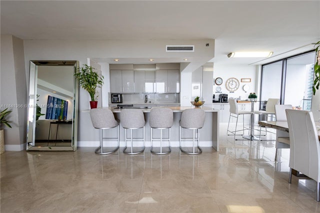 5 of 44 - 19707 Turnberry Way 18j, Aventura, FL