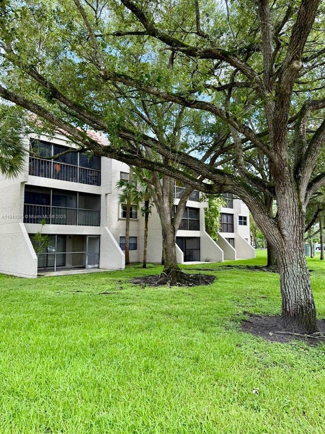 4 of 20 - 210 Lakeview Dr 102, Weston, FL