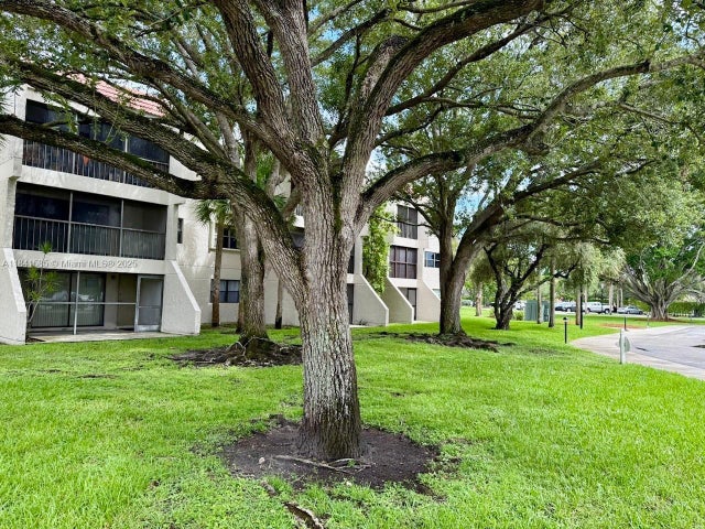 5 of 20 - 210 Lakeview Dr 102, Weston, FL