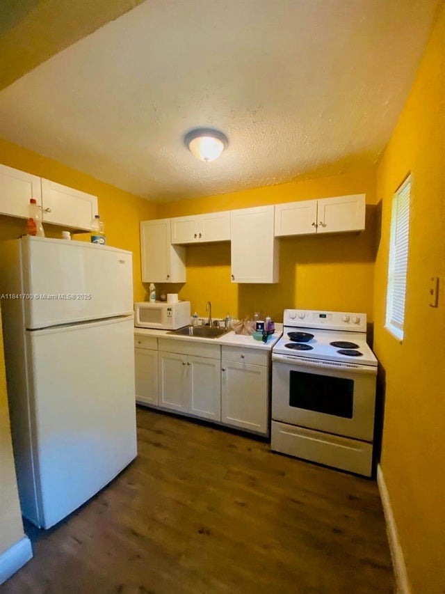 4 of 14 - 69 W 45 Street, Jacksonville, FL