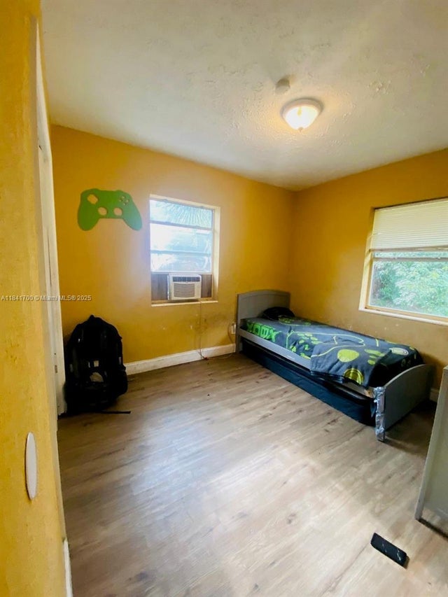 5 of 14 - 69 W 45 Street, Jacksonville, FL