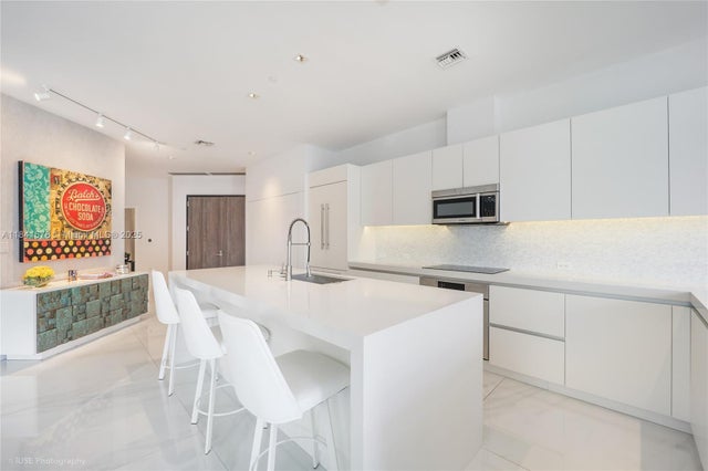 3 of 33 - 88 Sw 7 Street 4101, Miami, FL