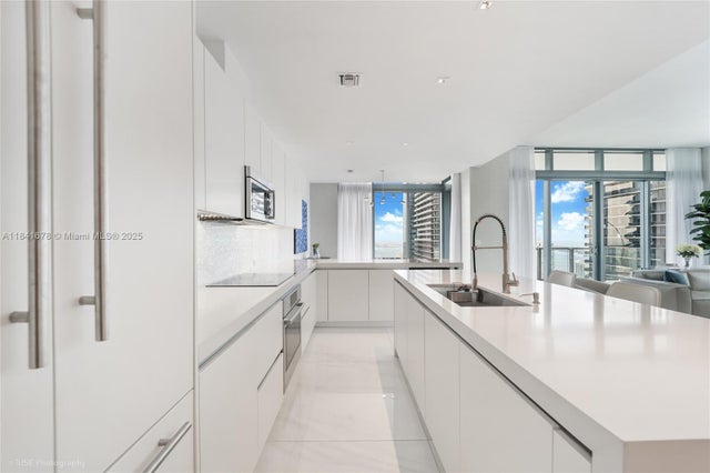 5 of 33 - 88 Sw 7 Street 4101, Miami, FL