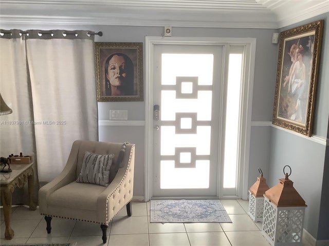 3 of 8 - 7170 Sw 9th St, Pembroke Pines, FL