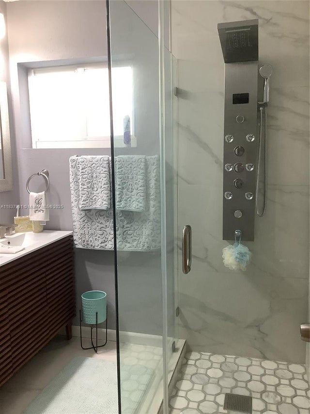 5 of 8 - 7170 Sw 9th St, Pembroke Pines, FL