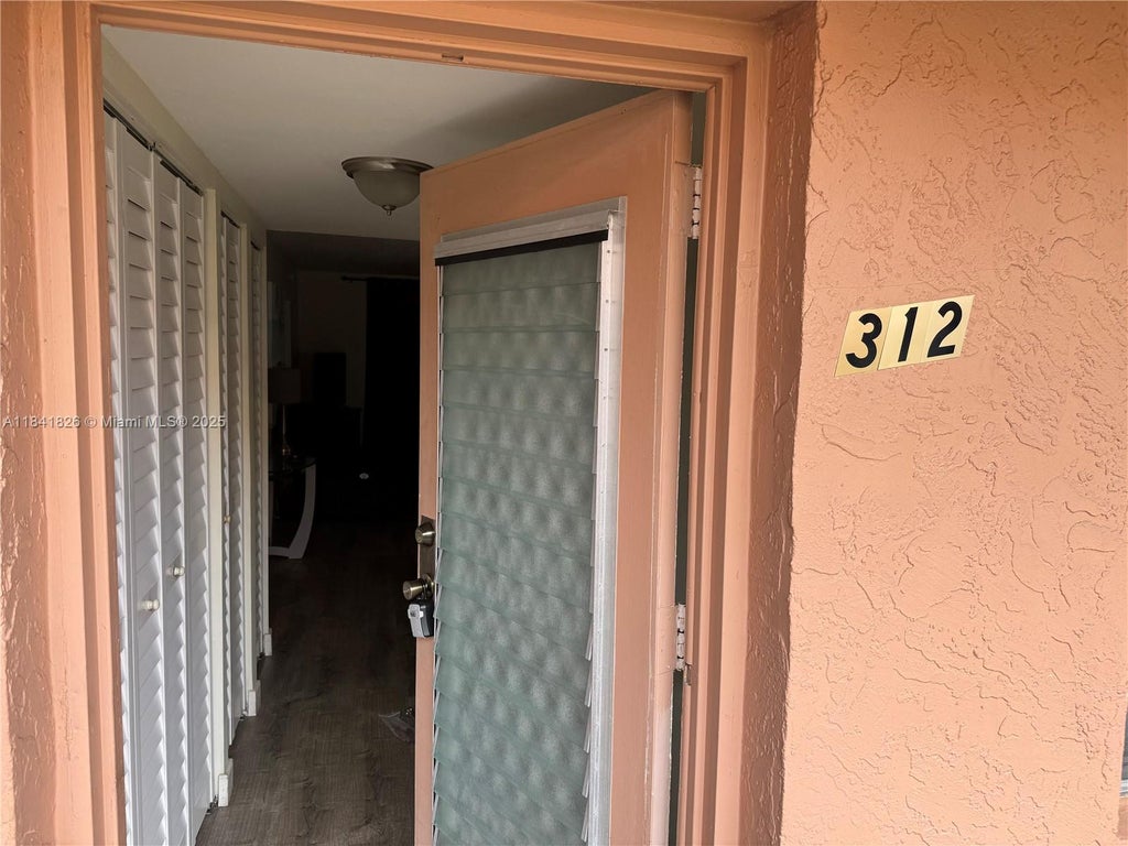 2841 Somerset Dr 312, Lauderdale Lakes