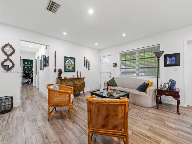5 of 35 - 19711 Whispering Pines Rd, Cutler Bay, FL