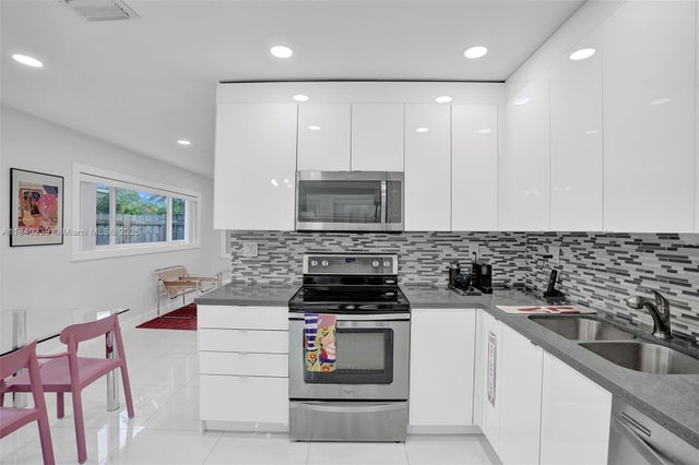4 of 33 - 1605 Nw 7th Ter, Fort Lauderdale, FL